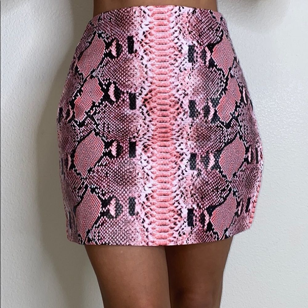ENDLESS ROSE Faux Snake Skin Mini Skirt NWOT Y2K